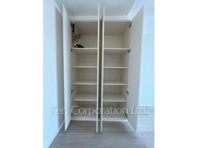 Closet ※Photo of the same layout on 14 floor. Decoration and fixture may differ.