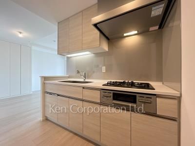 Kitchen ※Photo of the same layout on 14 floor. Decoration and fixture may differ.