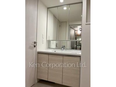 Powder Room ※Photo of the same layout on 14 floor. Decoration and fixture may differ.