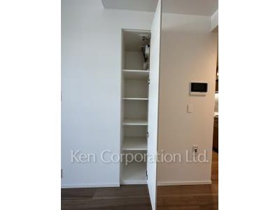Closet ※Photo of the same layout on 4 floor. Decoration and fixture may differ.
