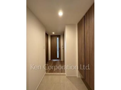 Entrance ※Photo of the same layout on 4 floor. Decoration and fixture may differ.