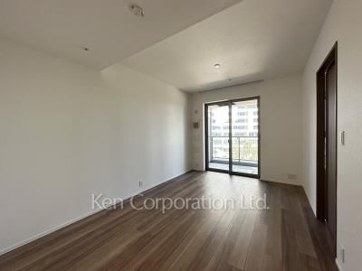 Bedroom ※Photo of the same layout on 4 floor. Decoration and fixture may differ.
