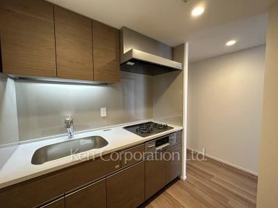 Kitchen ※Photo of the same layout on 4 floor. Decoration and fixture may differ.