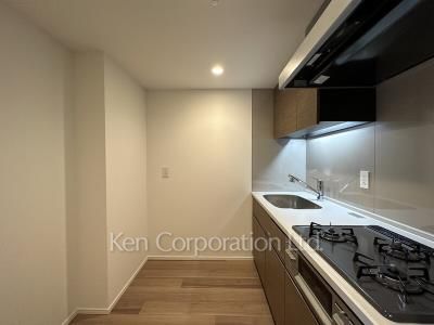 Kitchen ※Photo of the same layout on 4 floor. Decoration and fixture may differ.