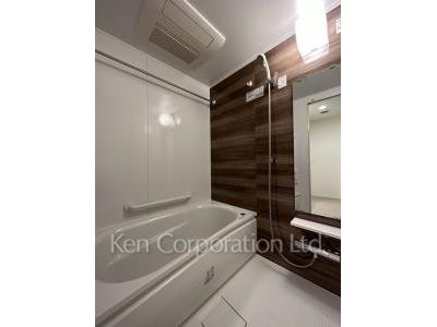 Bath ※Photo of the same layout on 4 floor. Decoration and fixture may differ.
