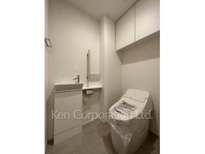 Lavatory ※Photo of the same layout on 4 floor. Decoration and fixture may differ.