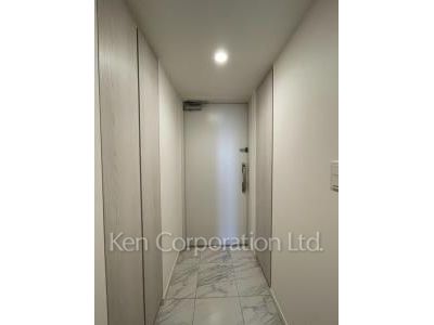 Entrance ※Photo of the same layout on 9 floor. Decoration and fixture may differ.
