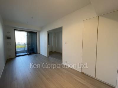 Living-Dining ※Photo of the same layout on 9 floor. Decoration and fixture may differ.