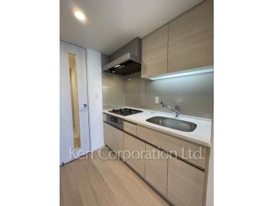 Kitchen ※Photo of the same layout on 9 floor. Decoration and fixture may differ.