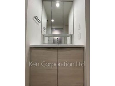Powder Room ※Photo of the same layout on 9 floor. Decoration and fixture may differ.