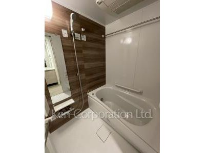 Bath ※Photo of the same layout on 9 floor. Decoration and fixture may differ.