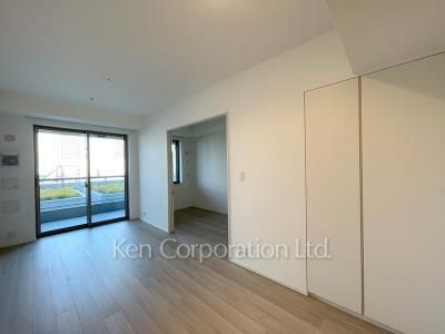 Living-Dining ※Photo of the same layout on 9 floor. Decoration and fixture may differ.