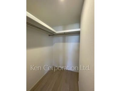 Closet ※Photo of the same layout on 9 floor. Decoration and fixture may differ.