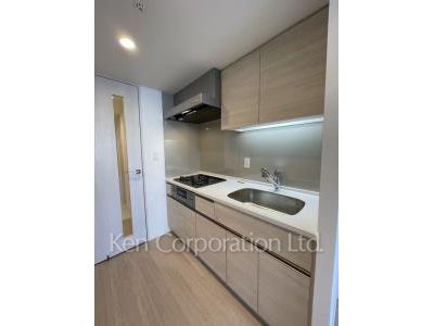 Kitchen ※Photo of the same layout on 9 floor. Decoration and fixture may differ.