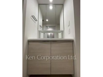 Powder Room ※Photo of the same layout on 9 floor. Decoration and fixture may differ.