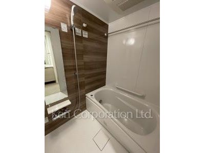 Bath ※Photo of the same layout on 9 floor. Decoration and fixture may differ.