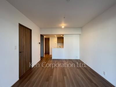 Living-Dining ※Photo of the same layout on 9 floor. Decoration and fixture may differ.