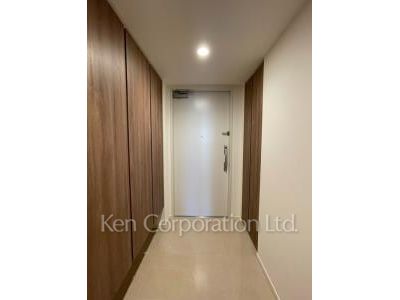 Entrance ※Photo of the same layout on 9 floor. Decoration and fixture may differ.