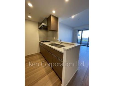 Kitchen ※Photo of the same layout on 9 floor. Decoration and fixture may differ.