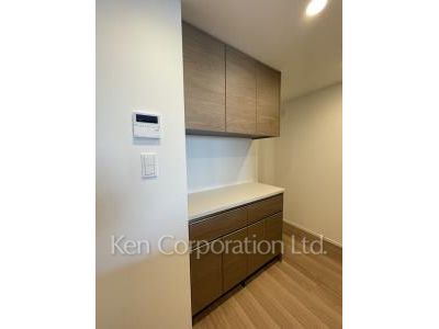 Kitchen ※Photo of the same layout on 9 floor. Decoration and fixture may differ.