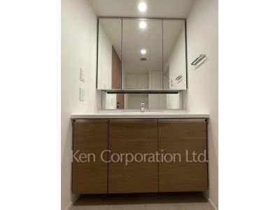 Powder Room ※Photo of the same layout on 9 floor. Decoration and fixture may differ.
