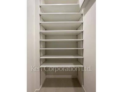 Closet ※Photo of the same layout on 26 floor. Decoration and fixture may differ.
