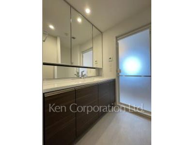 Powder Room ※Photo of the same layout on 26 floor. Decoration and fixture may differ.