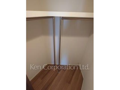 Closet ※Photo of the same layout on 14 floor. Decoration and fixture may differ.