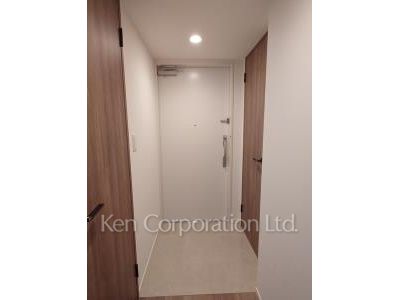 Entrance ※Photo of the same layout on 14 floor. Decoration and fixture may differ.