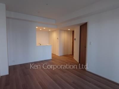 Living-Dining ※Photo of the same layout on 14 floor. Decoration and fixture may differ.