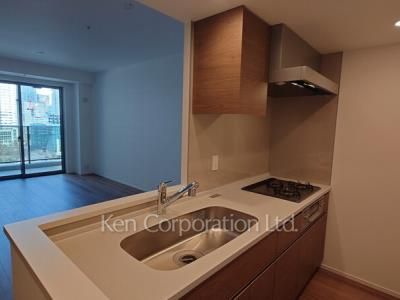 Kitchen ※Photo of the same layout on 14 floor. Decoration and fixture may differ.