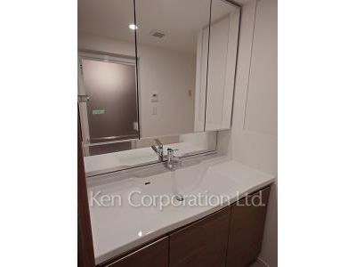 Powder Room ※Photo of the same layout on 14 floor. Decoration and fixture may differ.