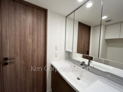 Powder Room ※Photo of the same layout on 6 floor. Decoration and fixture may differ.