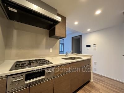 Kitchen ※Photo of the same layout on 6 floor. Decoration and fixture may differ.
