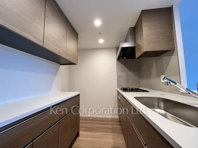 Kitchen ※Photo of the same layout on 6 floor. Decoration and fixture may differ.