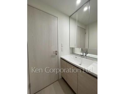 Powder Room ※Photo of the same layout on 26 floor. Decoration and fixture may differ.