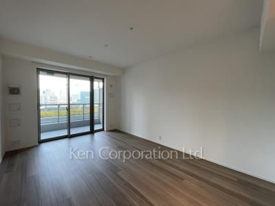 Living-Dining ※Photo of the same layout on 9 floor. Decoration and fixture may differ.