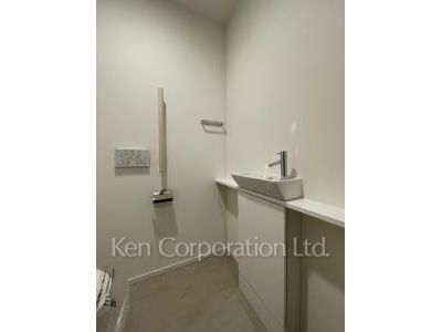 Lavatory ※Photo of the same layout on 9 floor. Decoration and fixture may differ.
