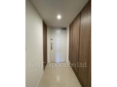 Entrance ※Photo of the same layout on 9 floor. Decoration and fixture may differ.
