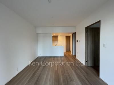 Living-Dining ※Photo of the same layout on 9 floor. Decoration and fixture may differ.