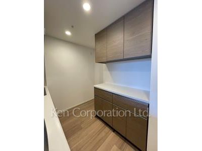 Kitchen ※Photo of the same layout on 9 floor. Decoration and fixture may differ.