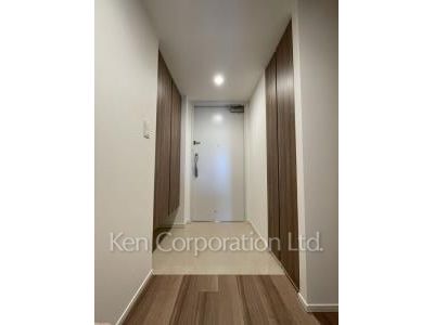 Entrance ※Photo of the same layout on 12 floor. Decoration and fixture may differ.