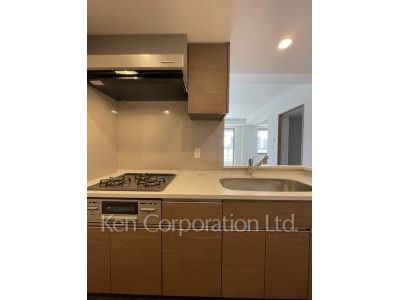 Kitchen ※Photo of the same layout on 12 floor. Decoration and fixture may differ.