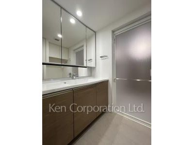 Powder Room ※Photo of the same layout on 12 floor. Decoration and fixture may differ.