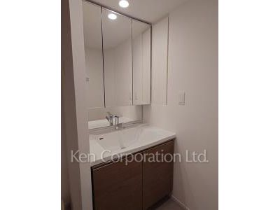 Powder Room ※Photo of the same layout on 13 floor. Decoration and fixture may differ.