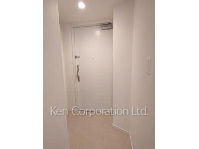 Entrance ※Photo of the same layout on 13 floor. Decoration and fixture may differ.