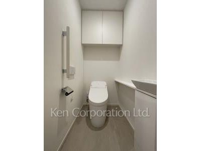Lavatory ※Photo of the same layout on 33 floor. Decoration and fixture may differ.