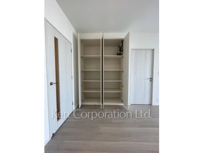 Closet ※Photo of the same layout on 33 floor. Decoration and fixture may differ.