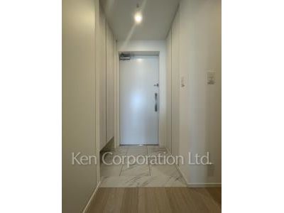 Entrance ※Photo of the same layout on 33 floor. Decoration and fixture may differ.