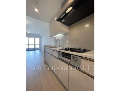 Kitchen ※Photo of the same layout on 33 floor. Decoration and fixture may differ.